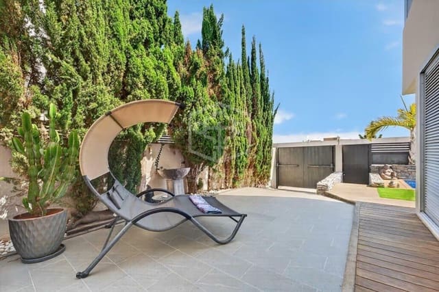 3 soveværelse Villa til salg i Chayofa, Arona med swimmingpool garage - € 925.000 (Ref: 9902688)