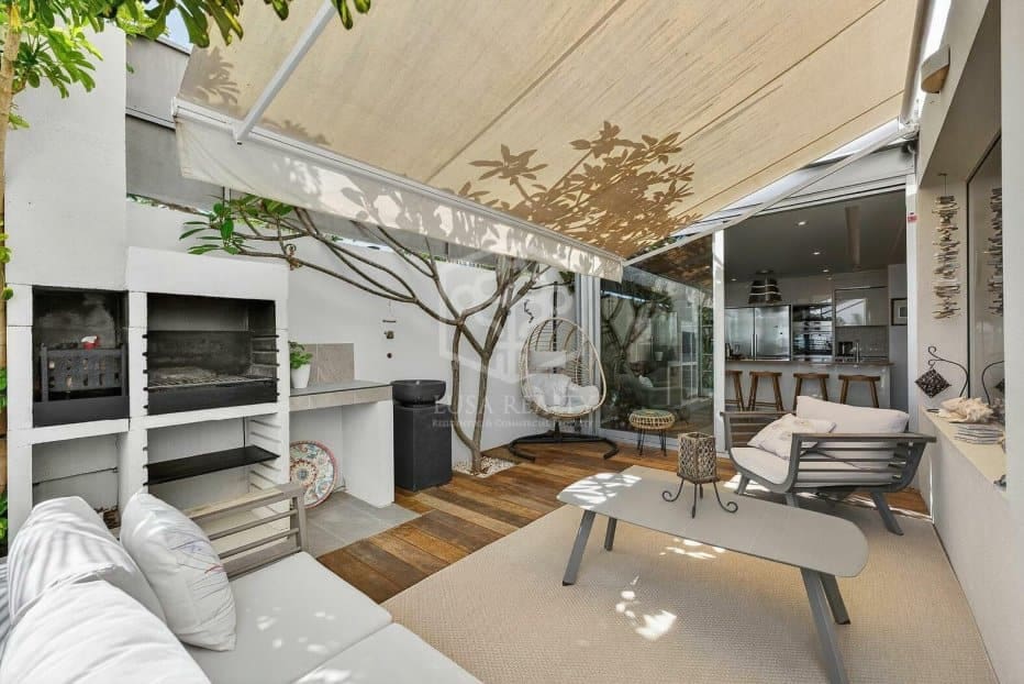 3 soveværelse Villa til salg i Arona med swimmingpool garage - € 925.000 (Ref: 9902688)