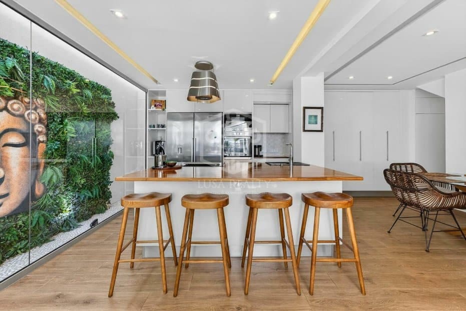 3 soveværelse Villa til salg i Arona med swimmingpool garage - € 925.000 (Ref: 9902688)