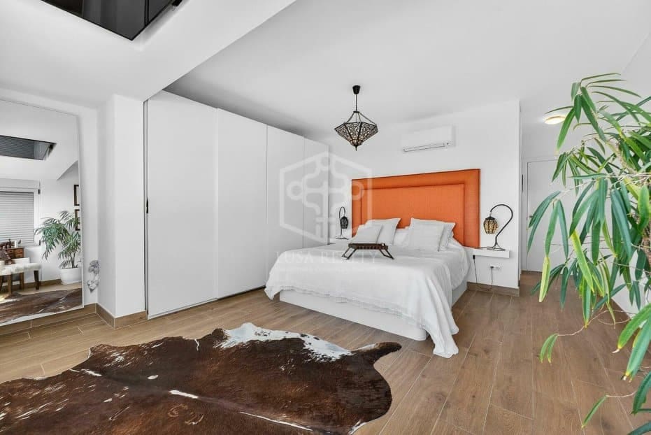 3 soveværelse Villa til salg i Arona med swimmingpool garage - € 925.000 (Ref: 9902688)