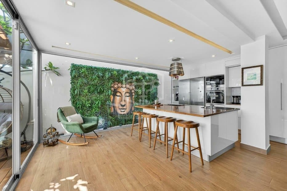 3 soveværelse Villa til salg i Arona med swimmingpool garage - € 925.000 (Ref: 9902688)