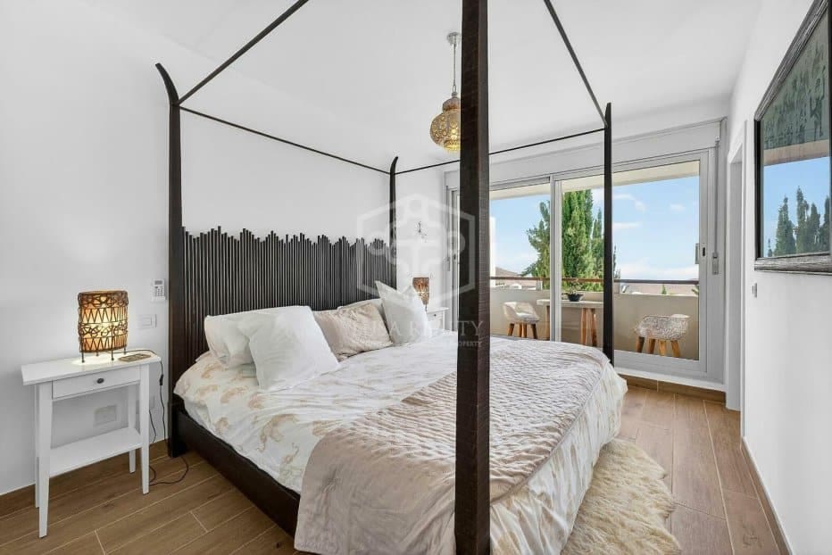 3 soveværelse Villa til salg i Arona med swimmingpool garage - € 925.000 (Ref: 9902688)