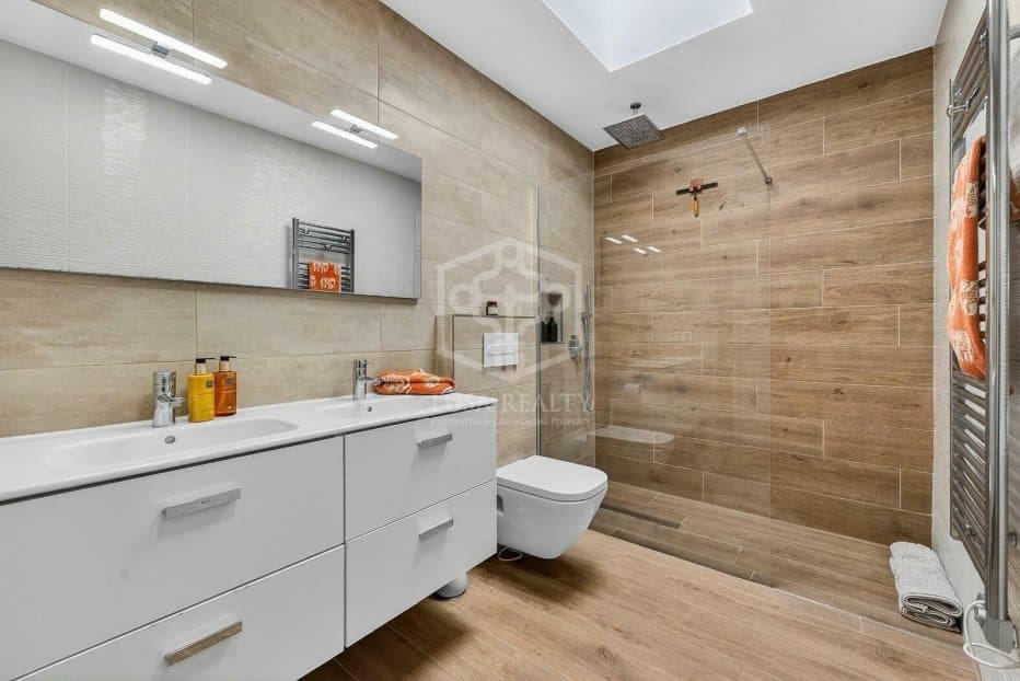 3 soveværelse Villa til salg i Arona med swimmingpool garage - € 925.000 (Ref: 9902688)