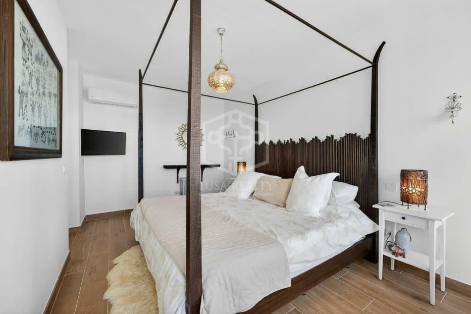 3 soveværelse Villa til salg i Arona med swimmingpool garage - € 925.000 (Ref: 9902688)