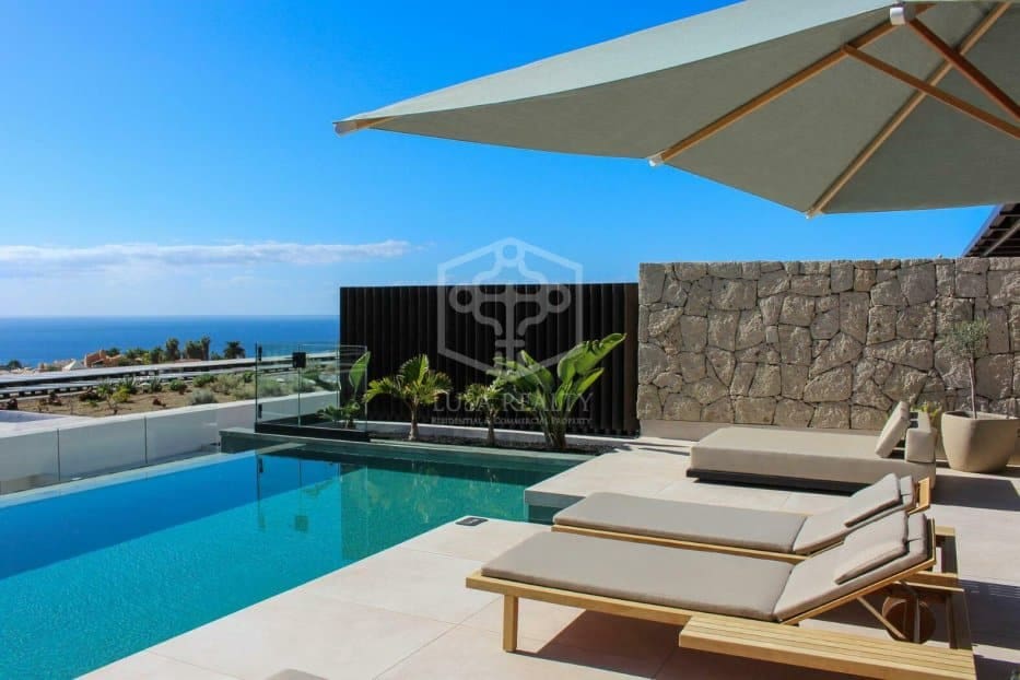 3 soveværelse Villa til salg i Adeje med swimmingpool - € 2.300.000 (Ref: 9919195)