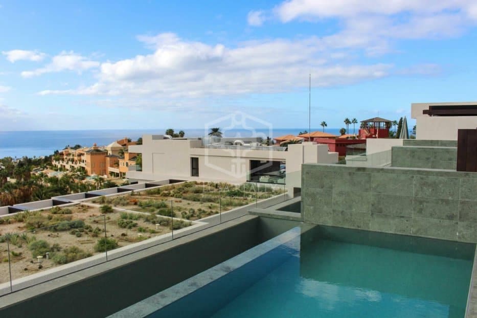 2 chambre Villa/Maison à vendre à Adeje avec piscine - 1 125 000 € (Ref: 9919196)