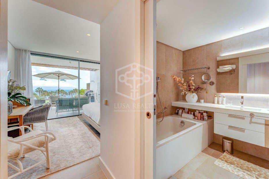 2 soveværelse Lejlighed til salg i Guia de Isora med swimmingpool garage - € 980.000 (Ref: 9932675)