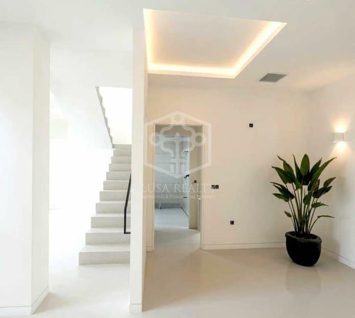 Empresa para venda em Adeje com piscina - 3 200 000 € (Ref: 9945007)