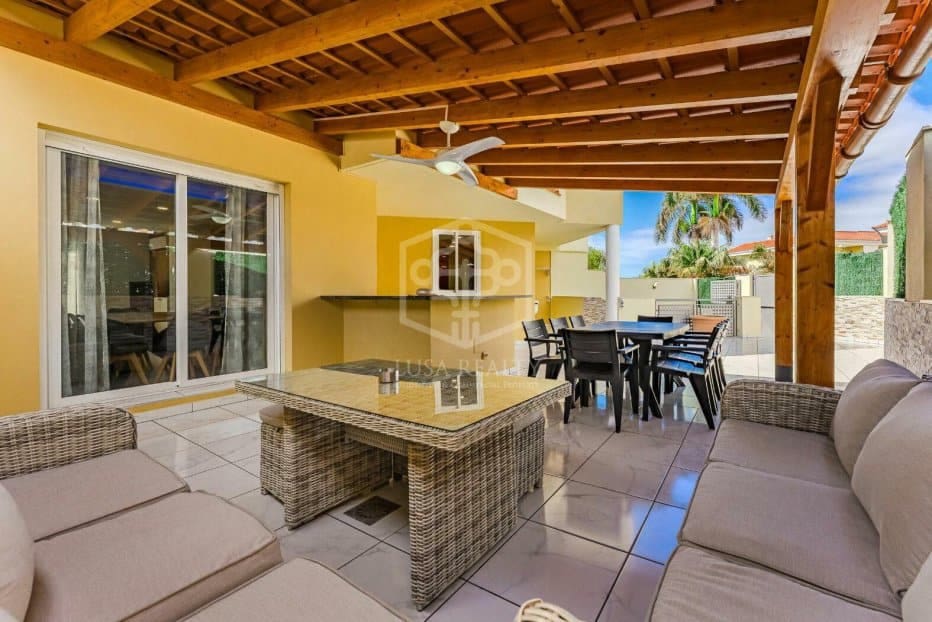 Empresa para venda em Adeje com piscina - 3 200 000 € (Ref: 9945007)