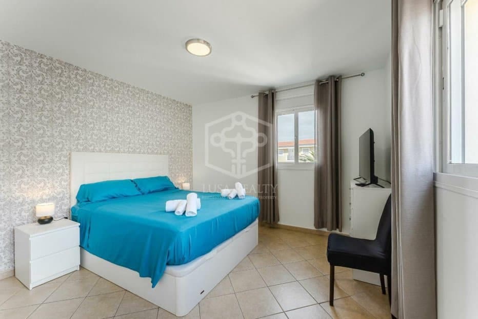 Företag till salu i Adeje med pool - 3 200 000 € (Ref: 9945007)