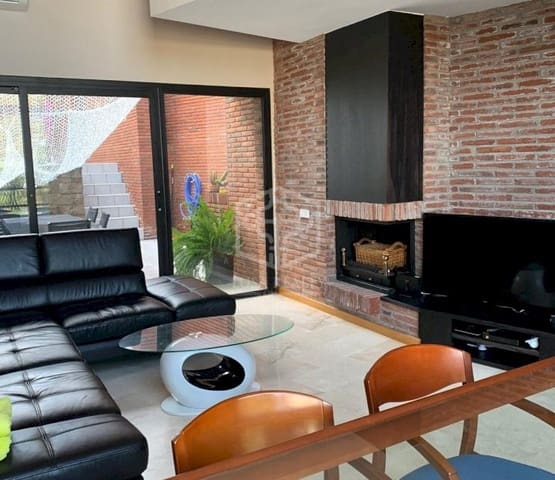 5 sypialnia Willa do wynajęcia w Castelldefels z basenem garażem - 4 900 € (Ref: 9950887)