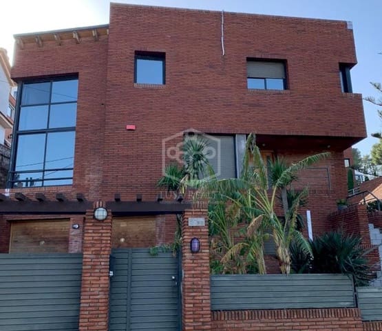 5 sypialnia Willa do wynajęcia w Castelldefels z basenem garażem - 4 900 € (Ref: 9950887)