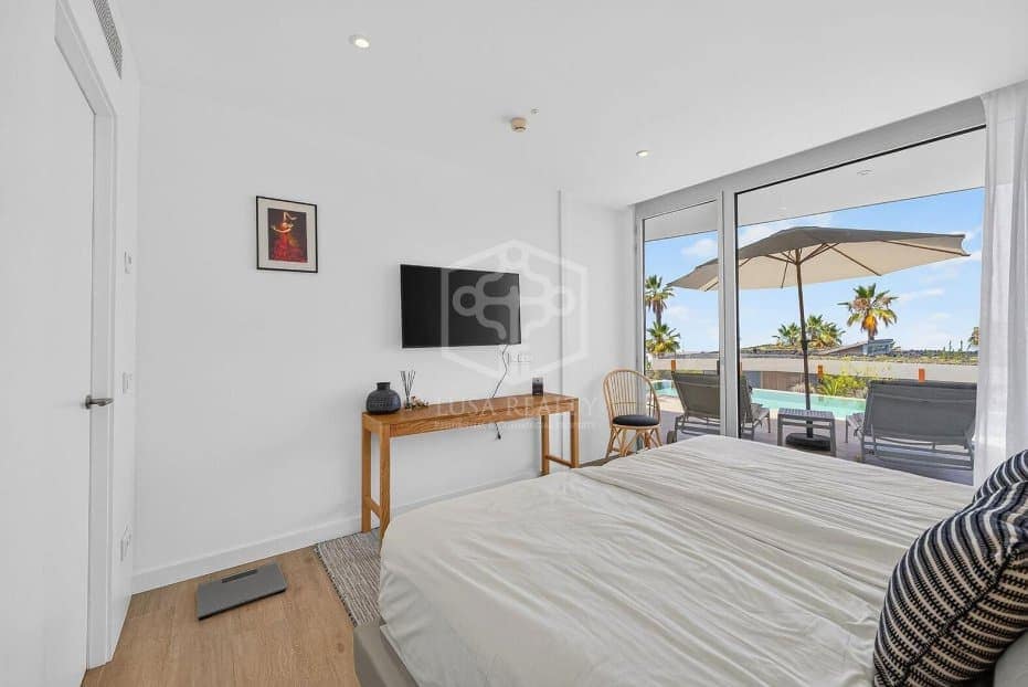3 bedroom Villa for sale in Guia de Isora with pool garage - € 1,850,000 (Ref: 9956689)