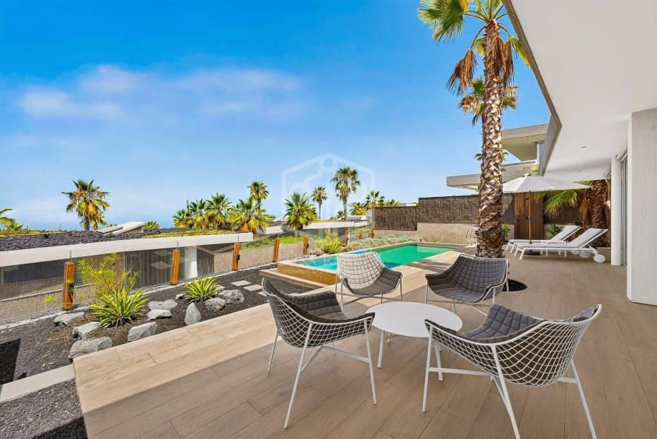 3 bedroom Villa for sale in Guia de Isora with pool garage - € 1,850,000 (Ref: 9956689)