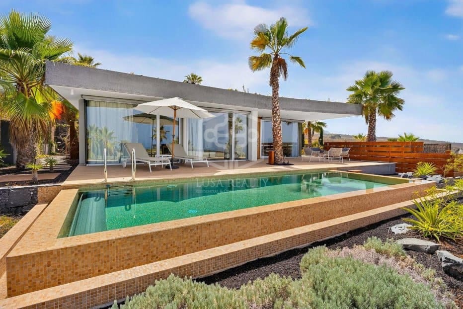 3 bedroom Villa for sale in Guia de Isora with pool garage - € 1,850,000 (Ref: 9956689)