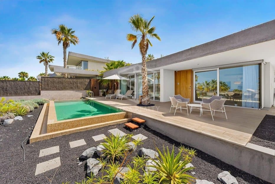 3 bedroom Villa for sale in Guia de Isora with pool garage - € 1,850,000 (Ref: 9956689)
