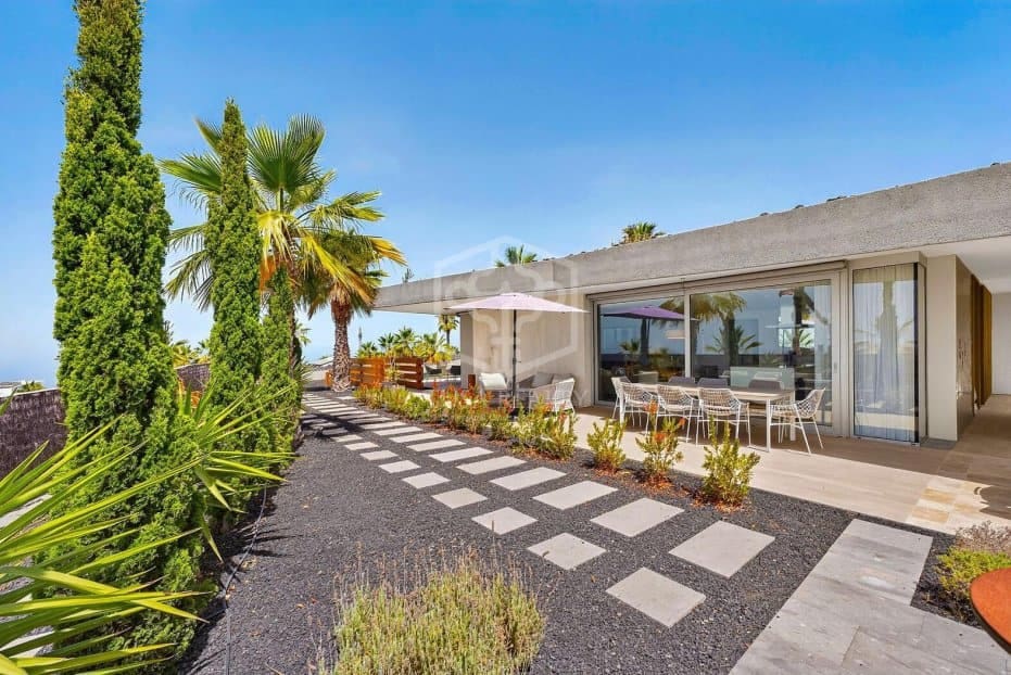 3 bedroom Villa for sale in Guia de Isora with pool garage - € 1,850,000 (Ref: 9956689)