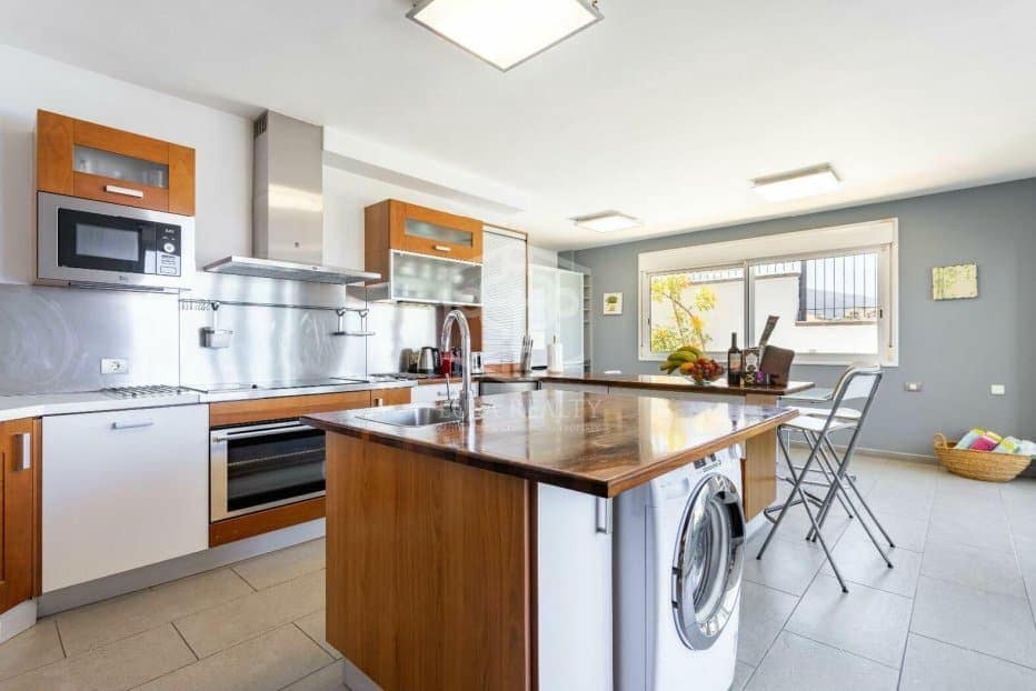 7 slaapkamer Villa te koop in Puerto de la Cruz met zwembad garage - € 1.800.000 (Ref: 9956690)