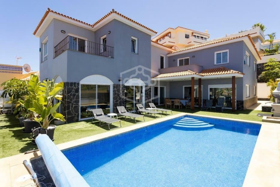 7 slaapkamer Villa te koop in Puerto de la Cruz met zwembad garage - € 1.800.000 (Ref: 9956690)