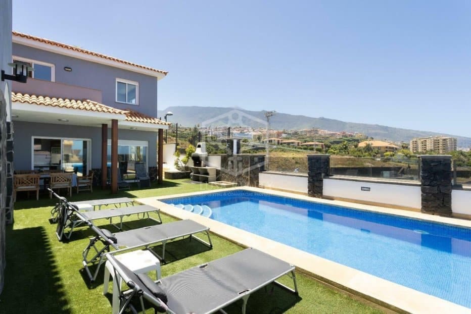 7 slaapkamer Villa te koop in Puerto de la Cruz met zwembad garage - € 1.800.000 (Ref: 9956690)