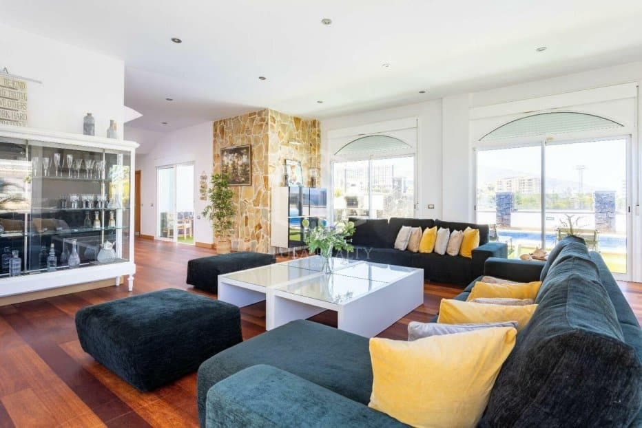 7 slaapkamer Villa te koop in Puerto de la Cruz met zwembad garage - € 1.800.000 (Ref: 9956690)