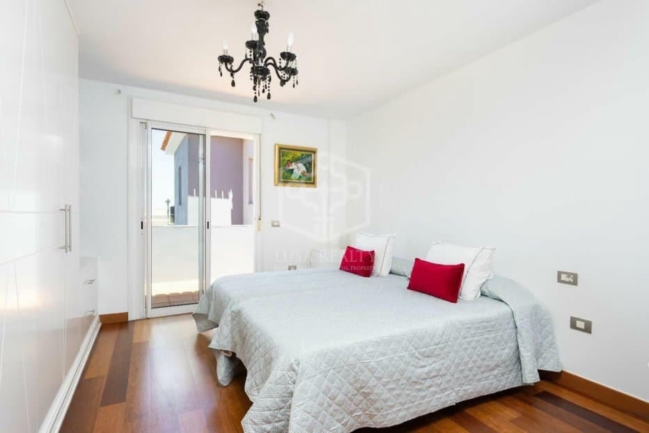 7 slaapkamer Villa te koop in Puerto de la Cruz met zwembad garage - € 1.800.000 (Ref: 9956690)