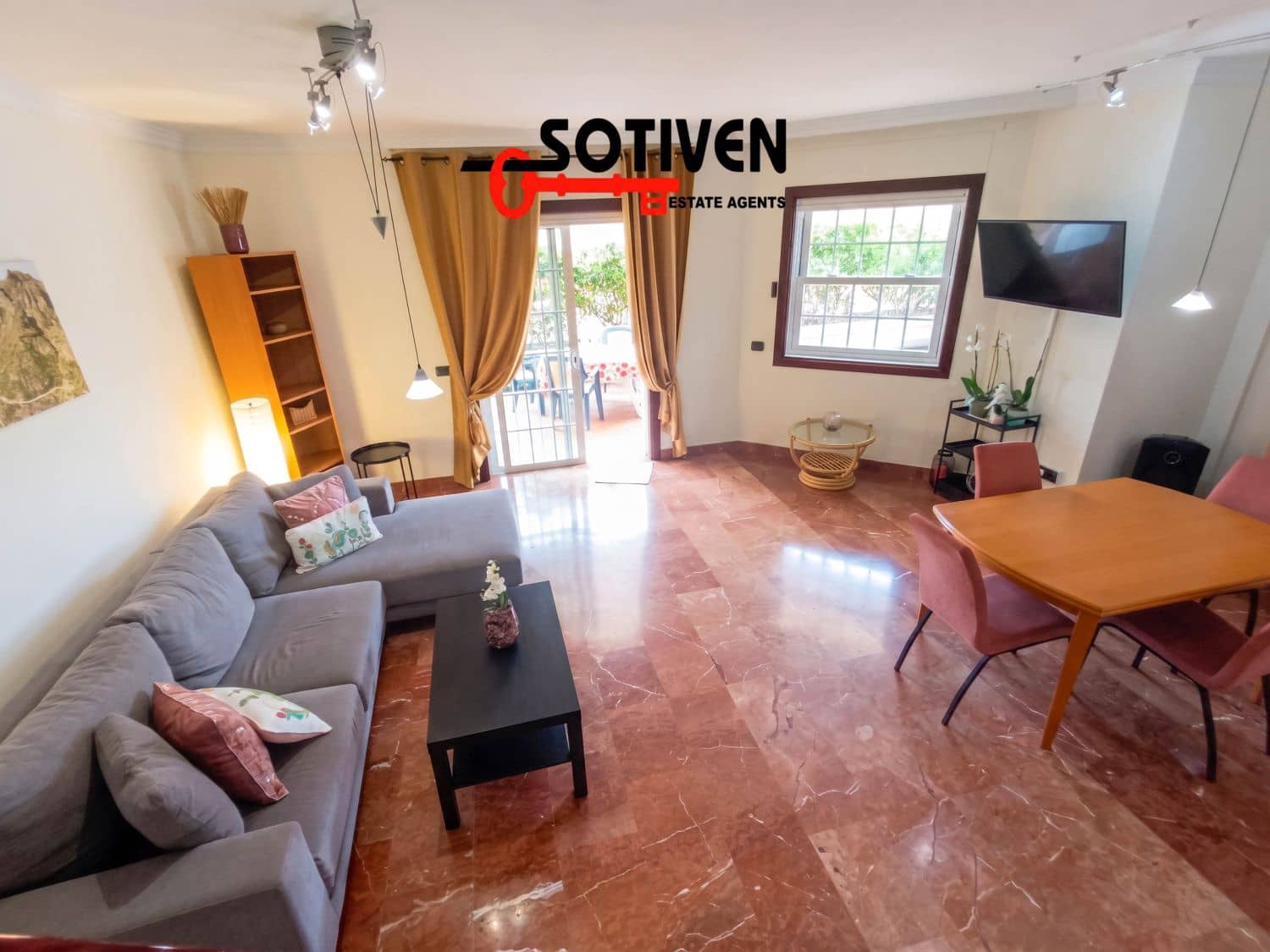 3 soverom Kjedet enebolig til leie i Adeje med svømmebasseng - € 2 600 (Ref: 10011079)