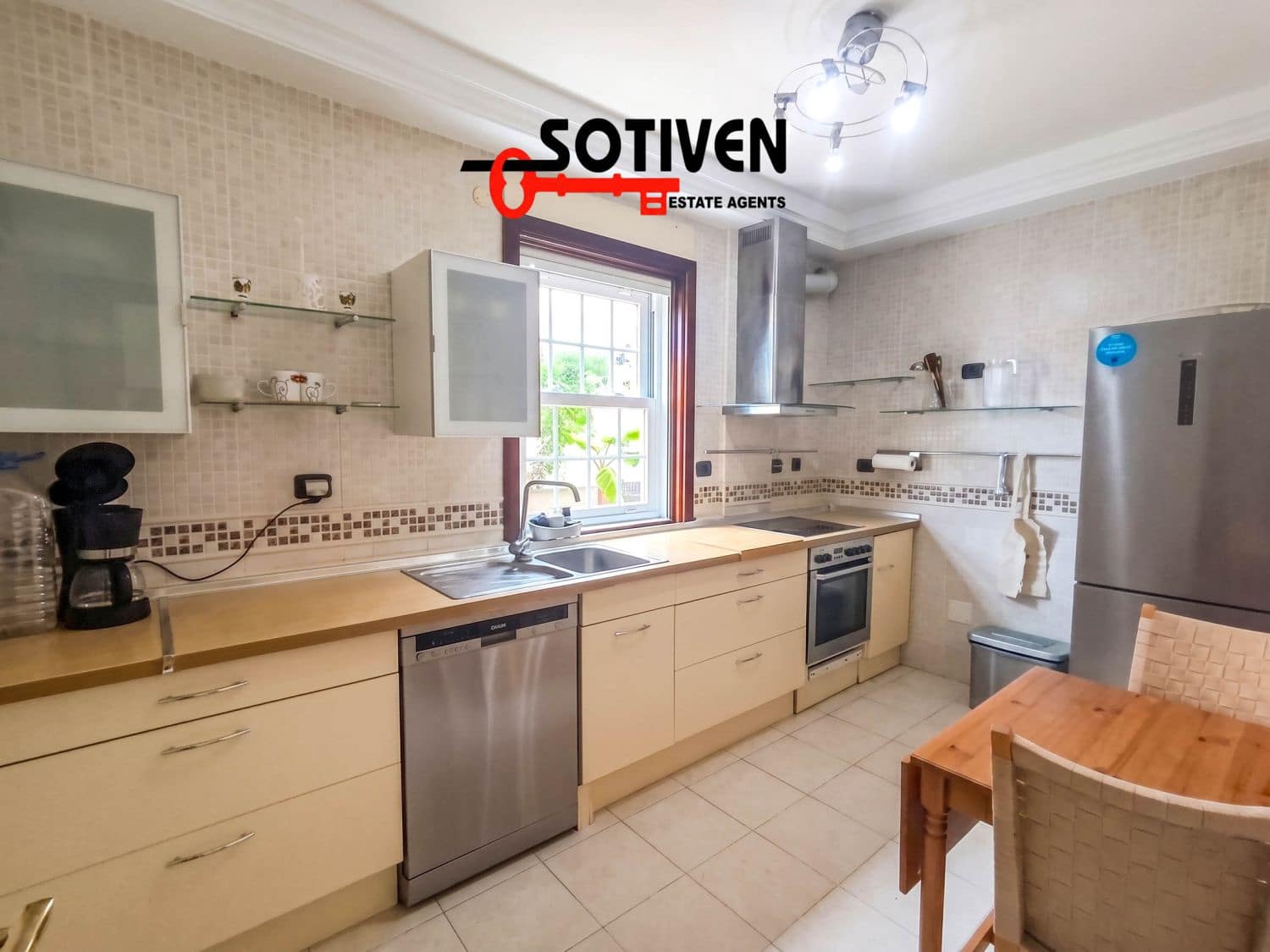 3 soverom Kjedet enebolig til leie i Adeje med svømmebasseng - € 2 600 (Ref: 10011079)