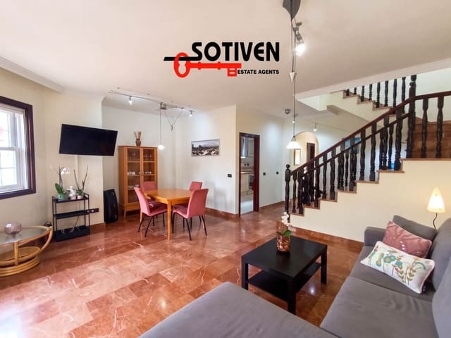 3 makuuhuone Paritalo vuokrattavana paikassa Adeje mukana uima-altaan - 2 600 € (Ref: 10011079)
