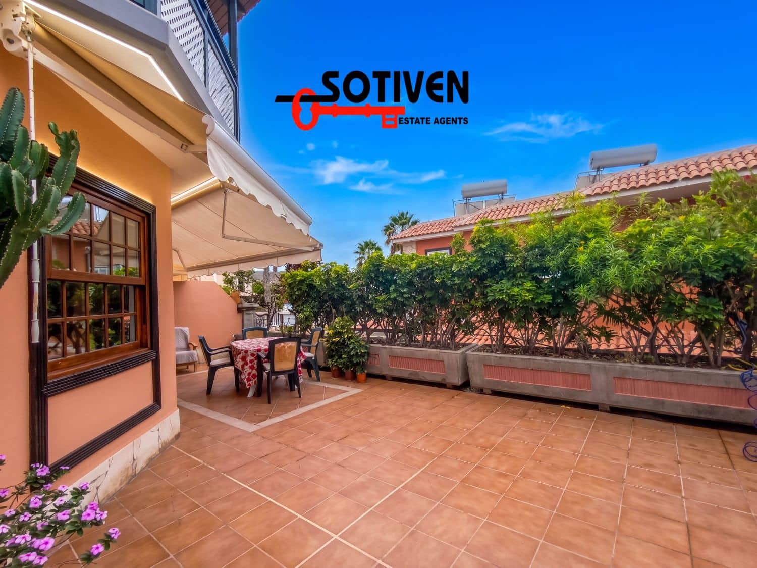 3 soverom Kjedet enebolig til leie i Adeje med svømmebasseng - € 2 600 (Ref: 10011079)