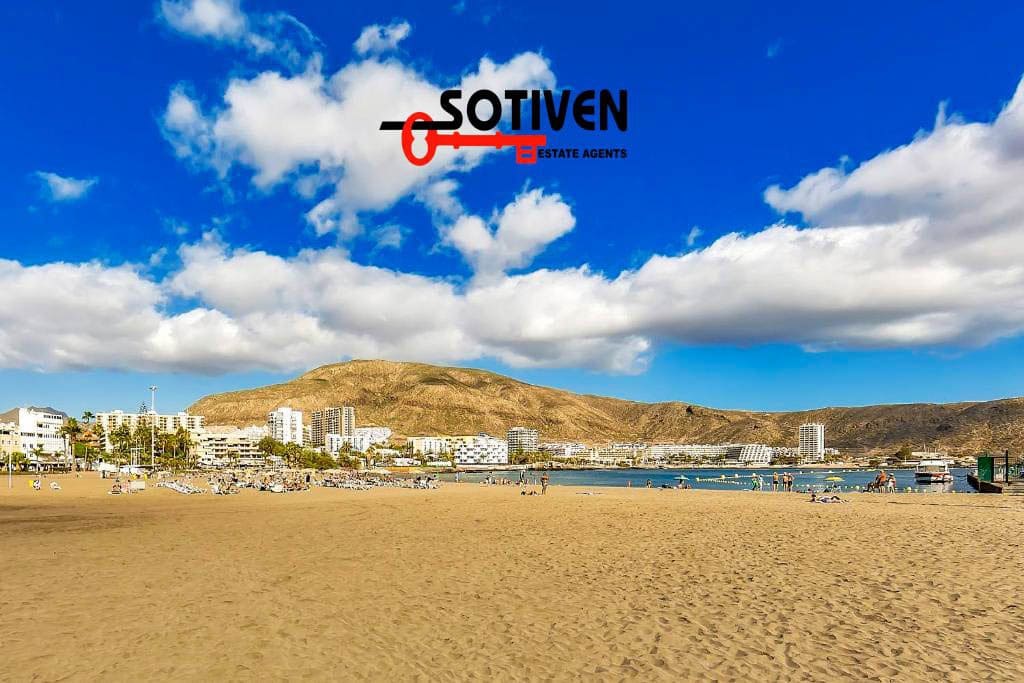 Studio te huur in Los Cristianos met zwembad - € 1.400 (Ref: 10061362)