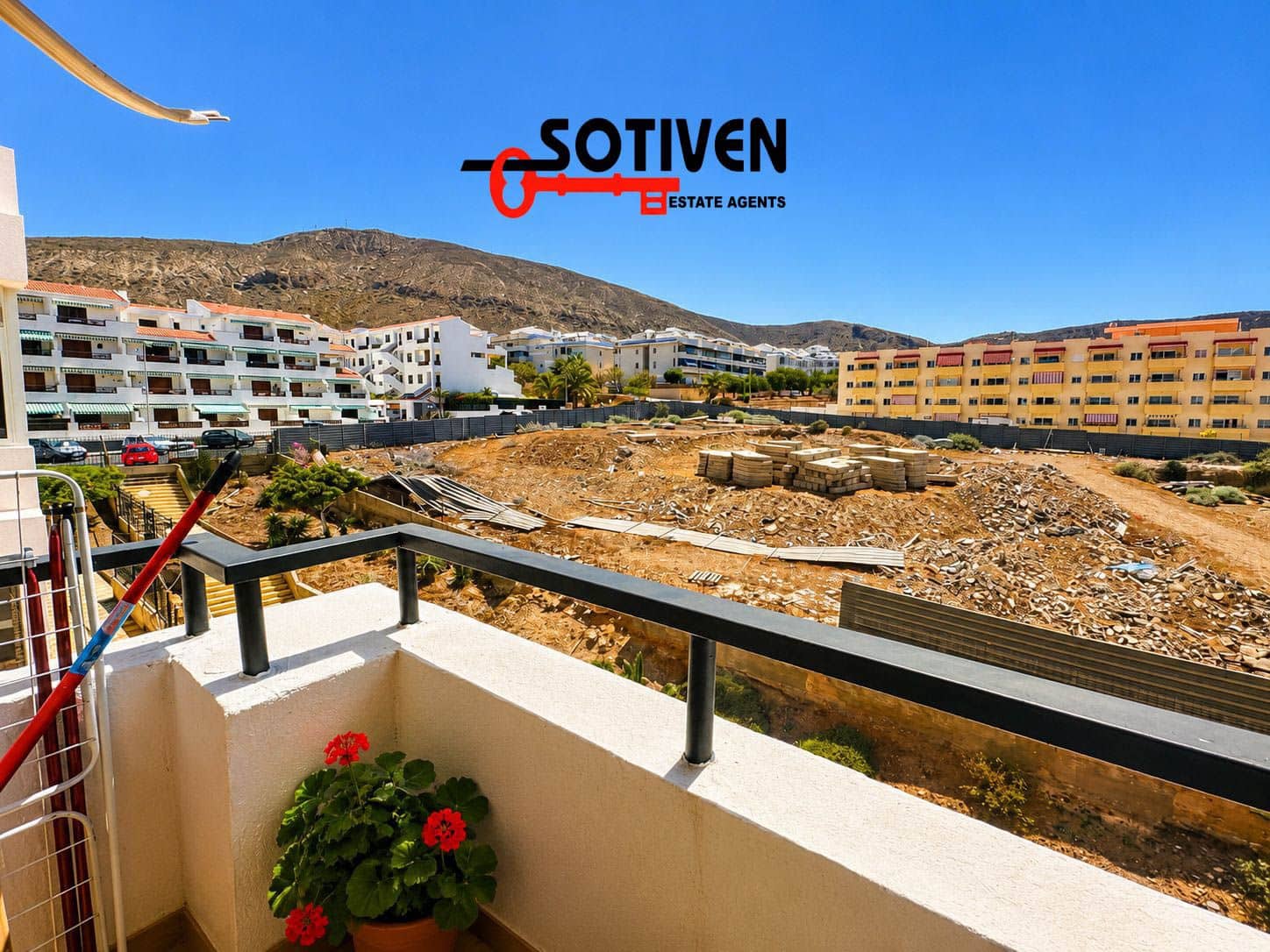 Studio te huur in Los Cristianos met zwembad - € 1.400 (Ref: 10061362)