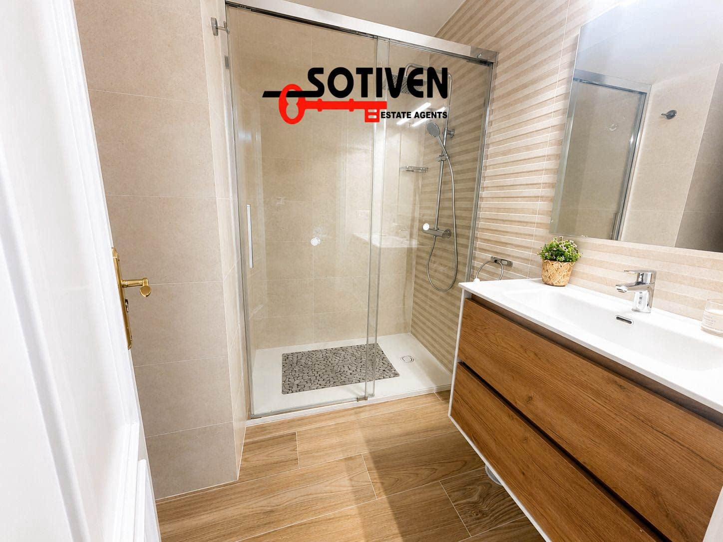 1 makuuhuone Huoneisto vuokrattavana paikassa Los Cristianos mukana uima-altaan - 1 600 € (Ref: 10061363)
