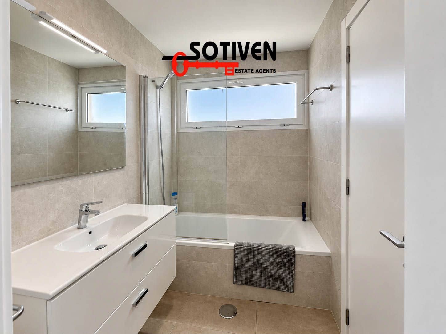 3 sypialnia Willa do wynajęcia w Playa Paraiso z basenem garażem - 5 000 € (Ref: 10099753)