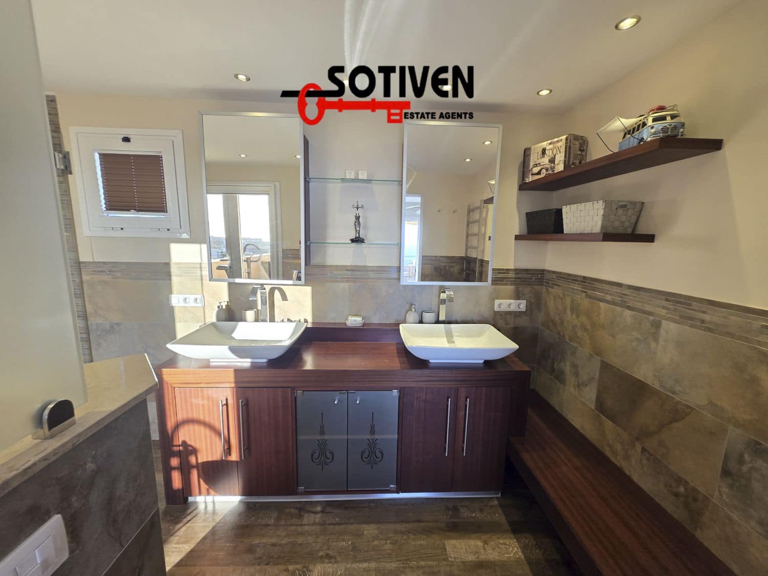 3 quarto Moradia para arrendar em Costa Adeje com piscina garagem - 4 600 € (Ref: 10118846)