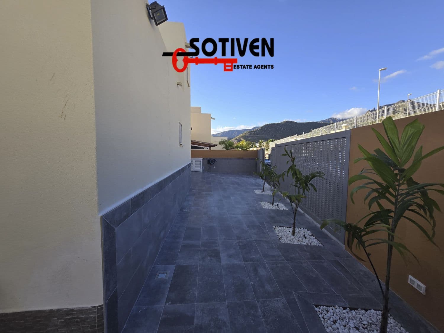 3 quarto Moradia para arrendar em Costa Adeje com piscina garagem - 4 600 € (Ref: 10118846)