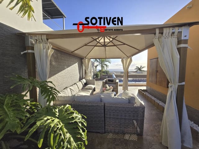 3 quarto Moradia para arrendar em Costa Adeje, Adeje com piscina garagem - 4 600 € (Ref: 10118846)
