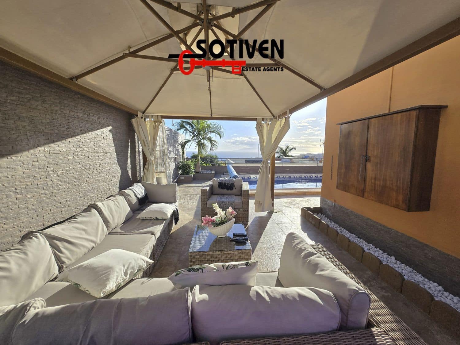 3 quarto Moradia para arrendar em Costa Adeje com piscina garagem - 4 600 € (Ref: 10118846)