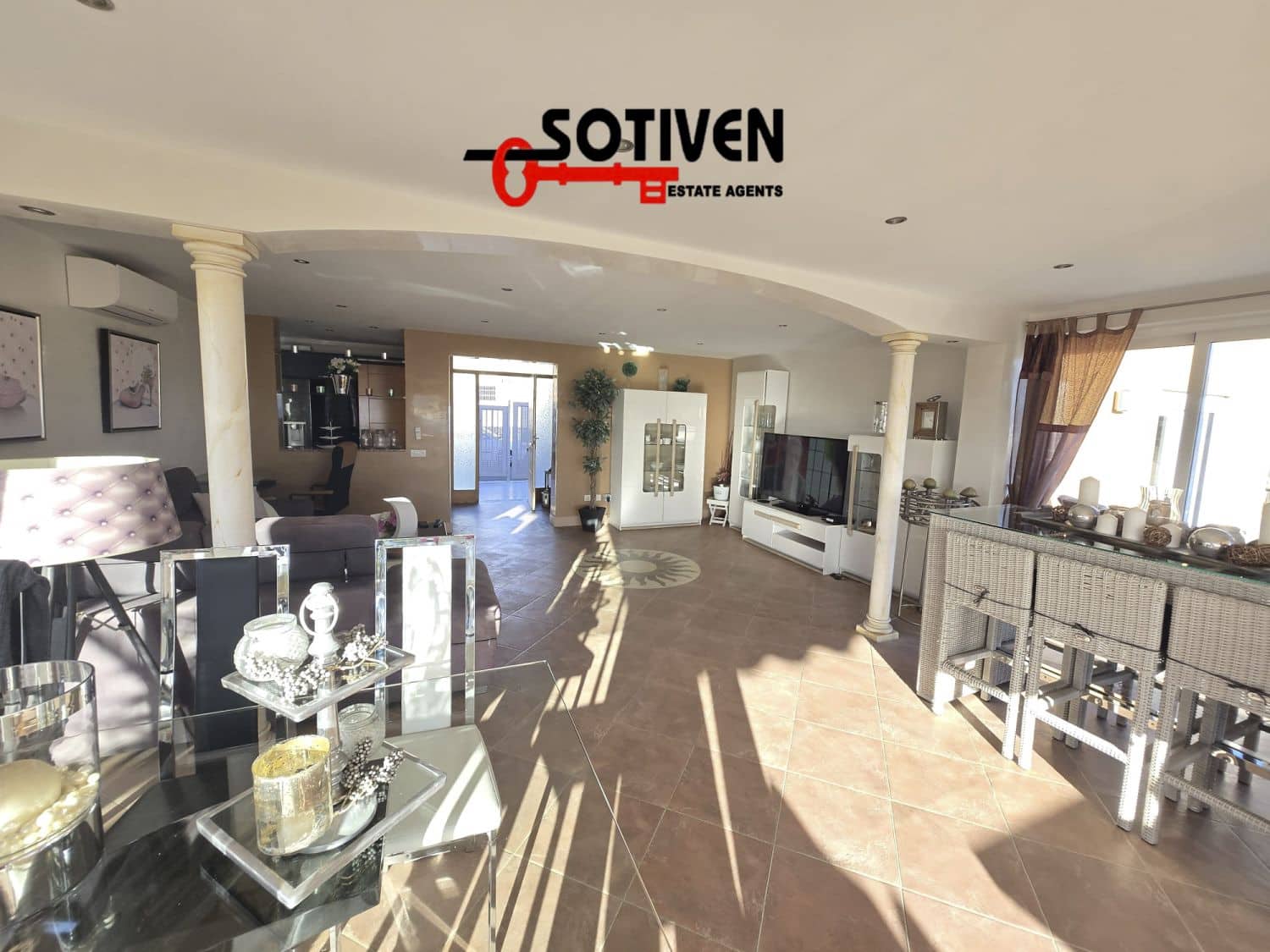 3 quarto Moradia para arrendar em Costa Adeje com piscina garagem - 4 600 € (Ref: 10118846)