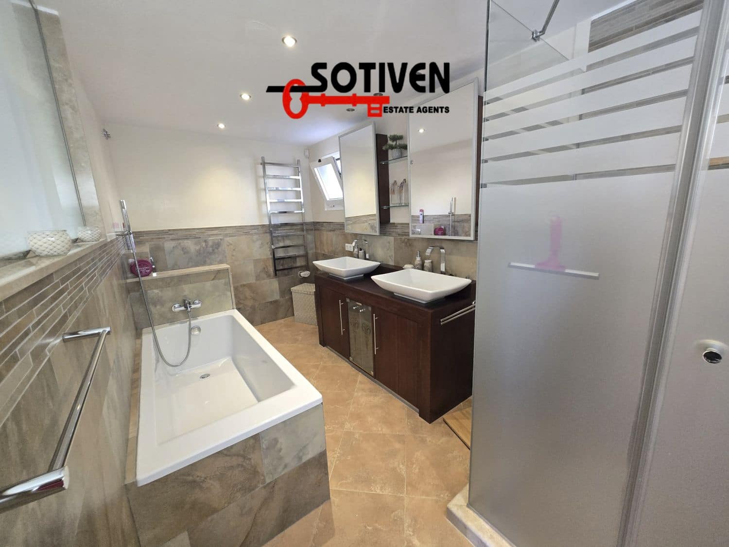 3 quarto Moradia para arrendar em Costa Adeje com piscina garagem - 4 600 € (Ref: 10118846)