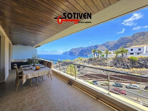 Ático de 2 habitaciones en Los Gigantes, Santiago del Teide en venta con piscina garaje - 670.000 € (Ref: 10118848)