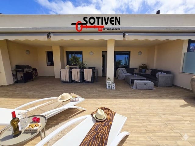 Ático de 2 habitaciones en Los Gigantes, Santiago del Teide en venta con piscina garaje - 670.000 € (Ref: 10118848)