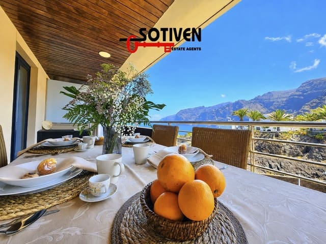 Ático de 2 habitaciones en Los Gigantes, Santiago del Teide en venta con piscina garaje - 670.000 € (Ref: 10118848)
