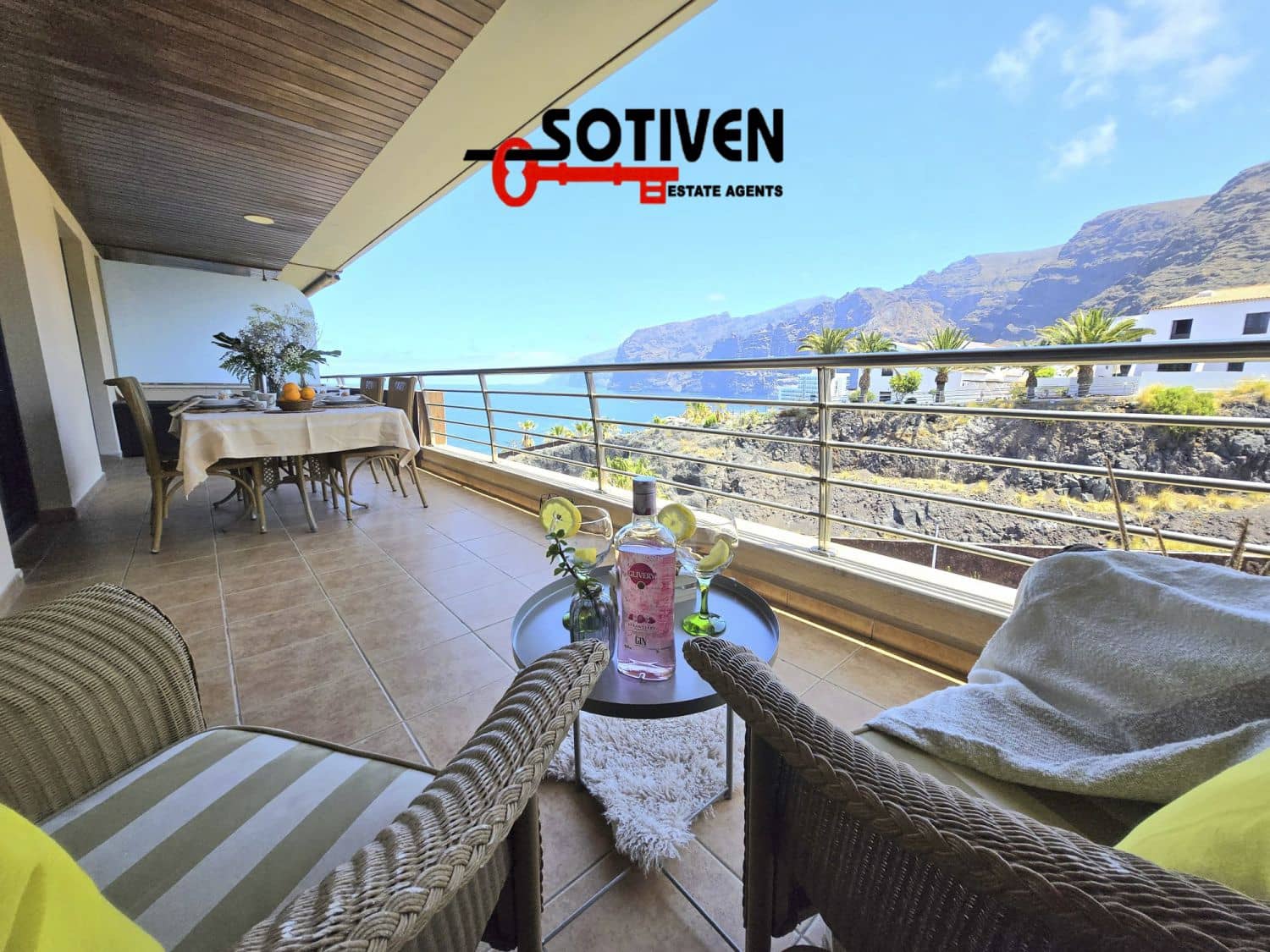 Ático de 2 habitaciones en Los Gigantes en venta con piscina garaje - 670.000 € (Ref: 10118848)