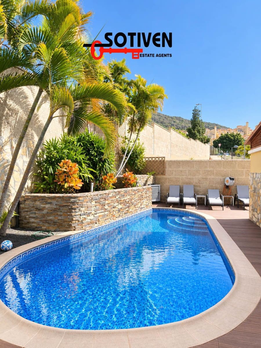 3 bedroom Semi-detached Villa for sale in El Madronal with pool garage - € 770,000 (Ref: 10139304)