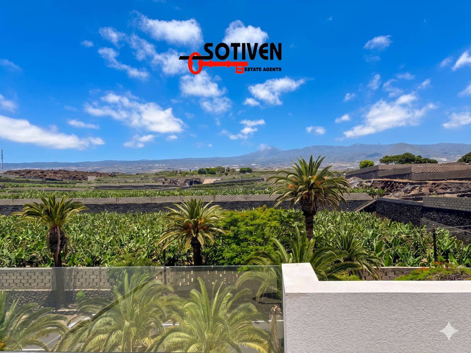 3 soveværelse Rækkehus til salg i Playa San Juan med garage - € 470.000 (Ref: 10141767)