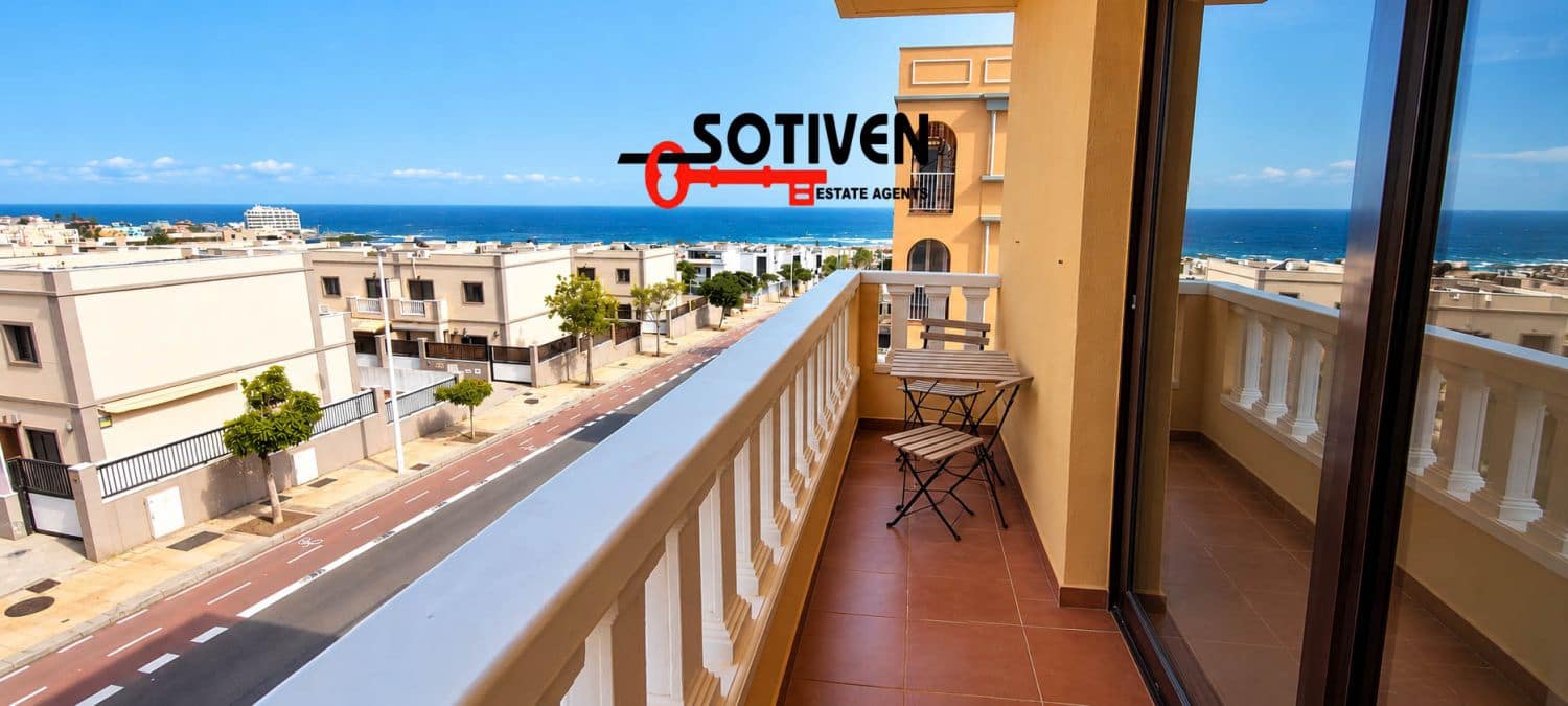 3 Zimmer Apartment zu verkaufen in El Medano mit Pool Garage - 350.000 € (Ref: 10146348)