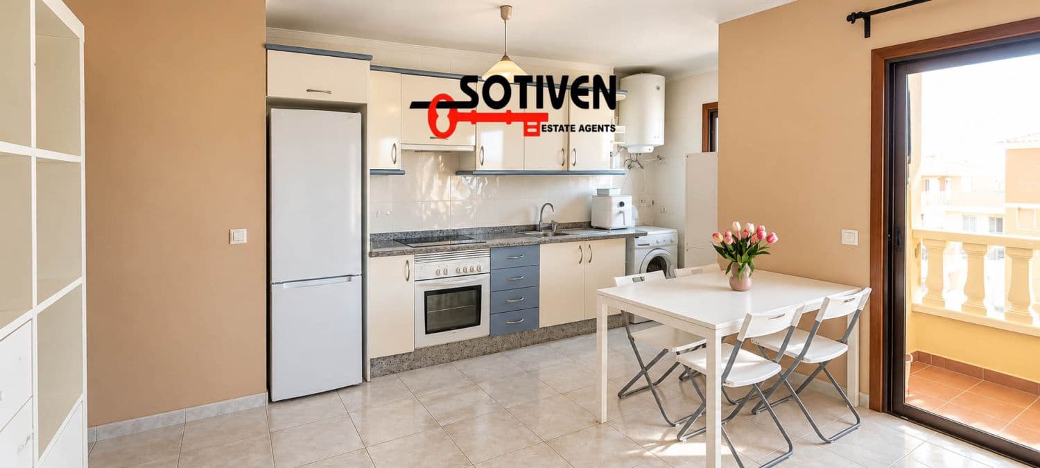 3 Zimmer Apartment zu verkaufen in El Medano mit Pool Garage - 350.000 € (Ref: 10146348)