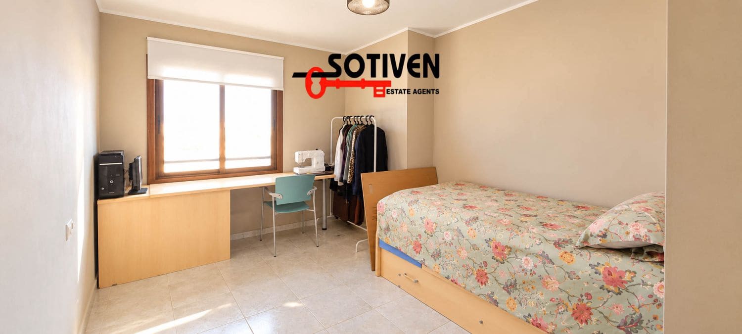 3 Zimmer Apartment zu verkaufen in El Medano mit Pool Garage - 350.000 € (Ref: 10146348)