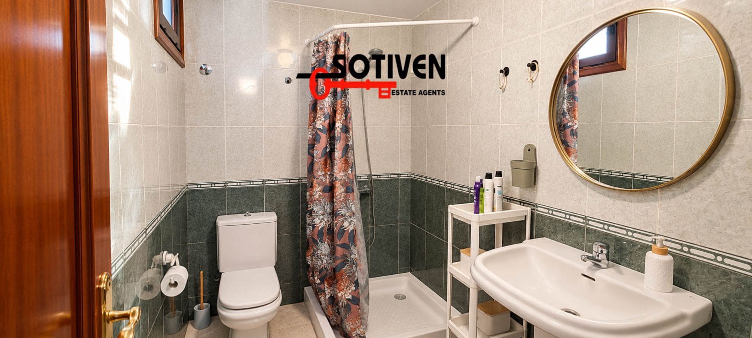 3 Zimmer Apartment zu verkaufen in El Medano mit Pool Garage - 350.000 € (Ref: 10146348)